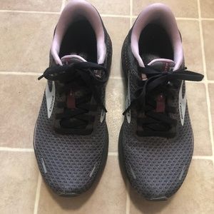 Brooks Adrenaline GTS 22 Running Shoes